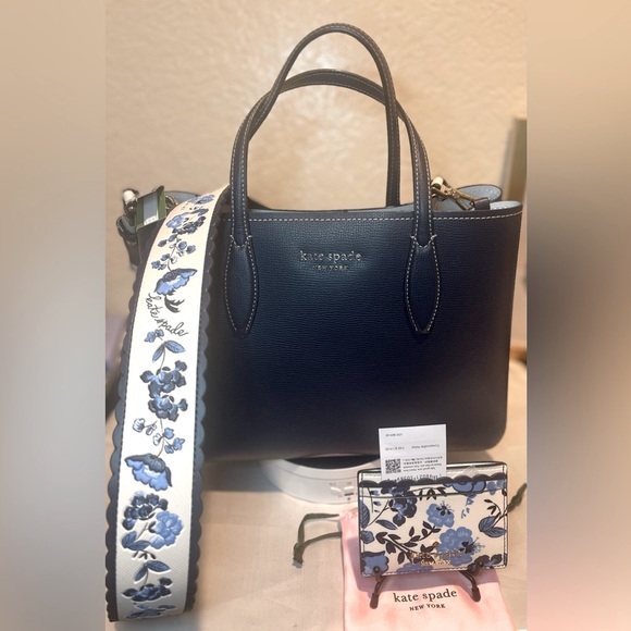 KATE SPADE ♠️ 4pcs TOP HANDLE NAVY TOTE, POUCH, CROSSBODY STRAP, CARD CASE. 💙🤍 - Picture 3 of 16